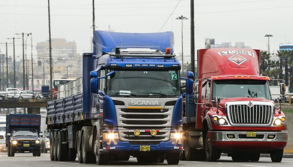 Camioneros se oponen a las nuevas tarifas de peajes y anuncian una paralización