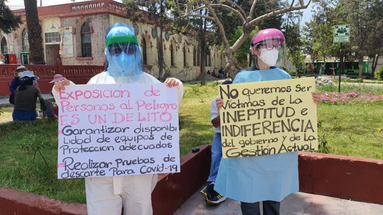Personal de Salud realiza protesta en el hospital Goyeneche para exigir mejoras en el sistema de salud