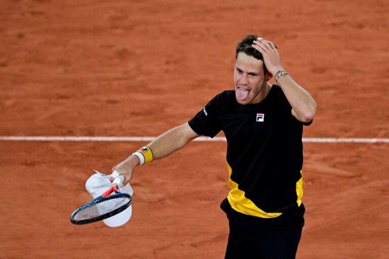 Schwartzman elimina al austriaco Thiem en cuartos de Roland Garros