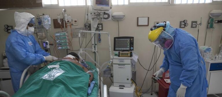 Tras seis meses de colapso Hospitales de Perú quedan vacíos pero se alistan para un rebrote