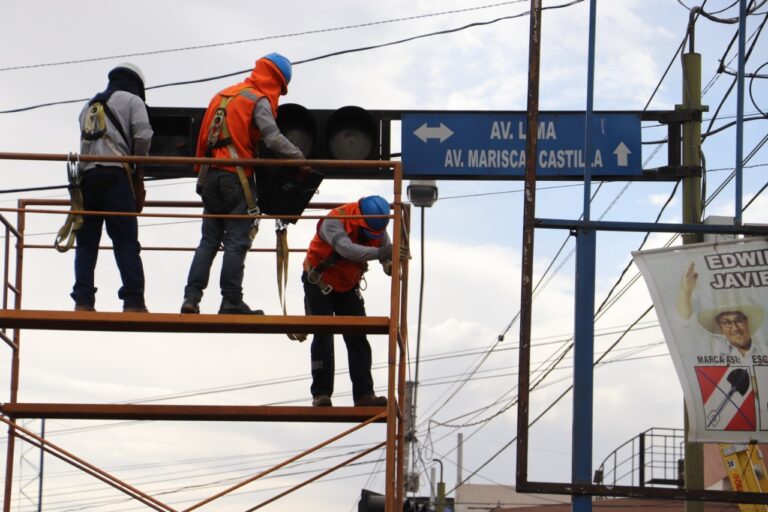 Arequipa: Empezó la reparación de los semáforos en Mariano Melgar