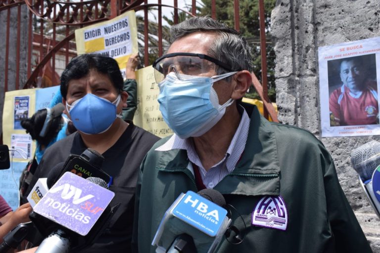 Cuerpo médico del hospital Goyeneche realizó un plantón en las afueras del nosocomio para exigir mejores condiciones de trabajo