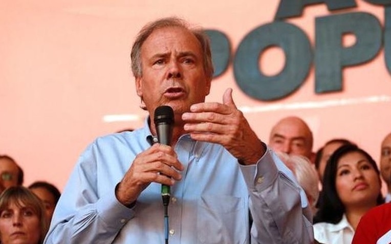 Alfredo Barnechea anuncia su precandidatura presidencial por Acción Popular
