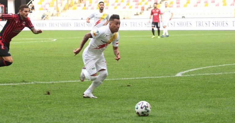 Cueva jugó en triunfo de Yeni Malatyaspor