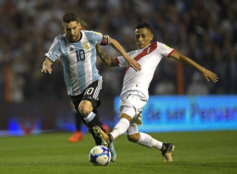 Perú con la consigna de ganar enfrenta hoy a Argentina de Lionel Messi