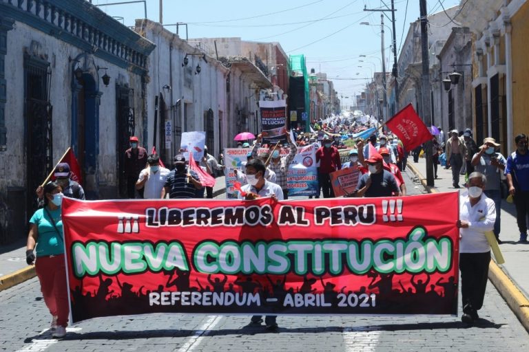 Nueva Constitución: Compran kit para convocar a referéndum el cambio de la Constitución de 1993 de Alberto Fujimori