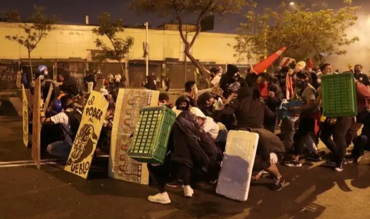 Lima: Confirman la muerte de un segundo joven producto de la represión policial en marchas contra Merino