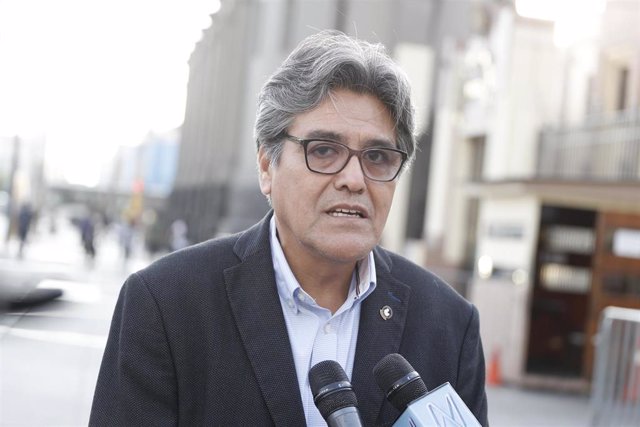 Crisis política: Abel Salinas también renunció al ministerio de Salud