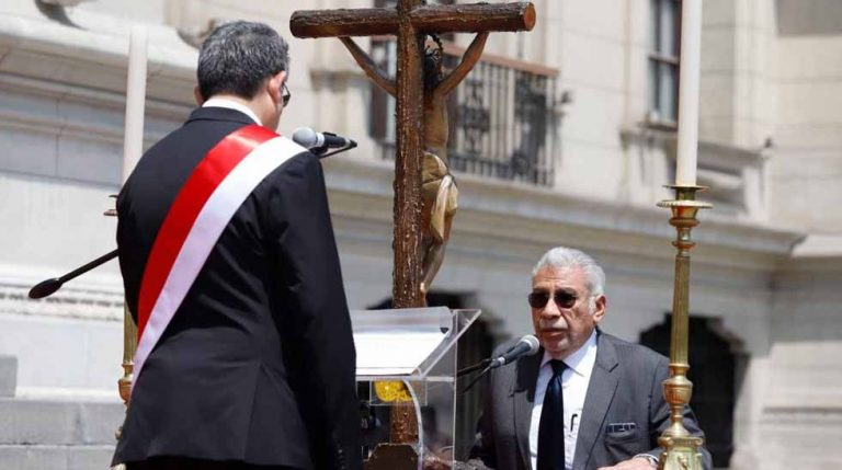 Crisis politica: Tercera baja en el gabinete de Ántero Flores-Aráoz