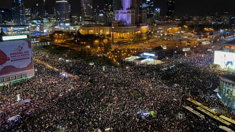 Polonia: Prohibición del aborto se retrasa y las mujeres siguen protestando en las calles