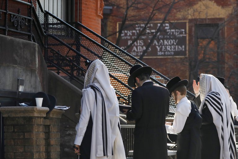 EE.UU.: Corte Suprema prohíbe el limité de aforo en centros religiosos de Nueva York