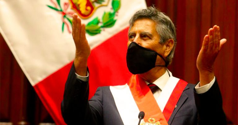 Francisco Sagasti juramentó como nuevo presidente del Perú