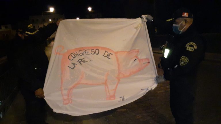 Arequipa: Serenazgo retiró bambalinas que fueron colocadas en el puente Bolognesi