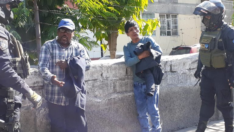 Arequipa: Intervienen a sujetos que amenazaban a transeúntes con un arma blanca