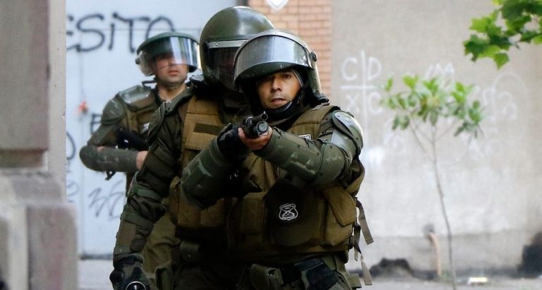 Chile: Director de Carabineros renuncia luego que dos menores resulten heridos por la policía