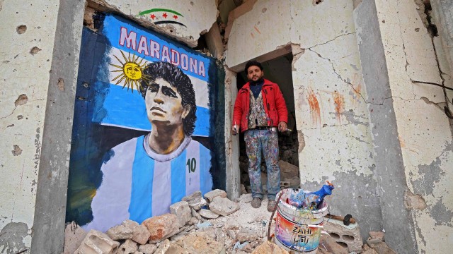 Siria: Un mural de Maradona entre escombros por bombardeos
