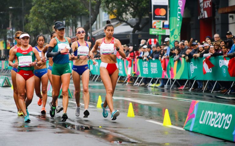 Deportistas peruanos clasificados a Tokio 2020 reciben becas olímpicas