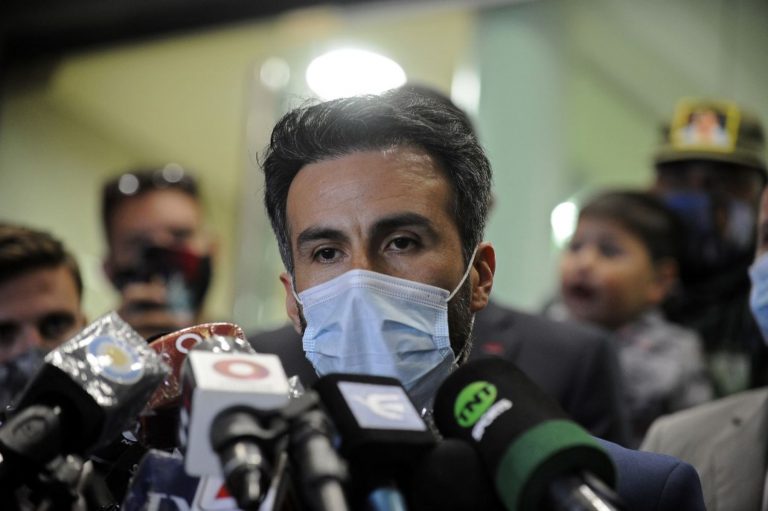 Eximen de prisión a médico de Maradona en causa en que se investiga su muerte