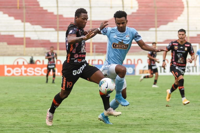 Cristal y Ayacucho FC juegan hoy partido decisivo por un lugar en la final