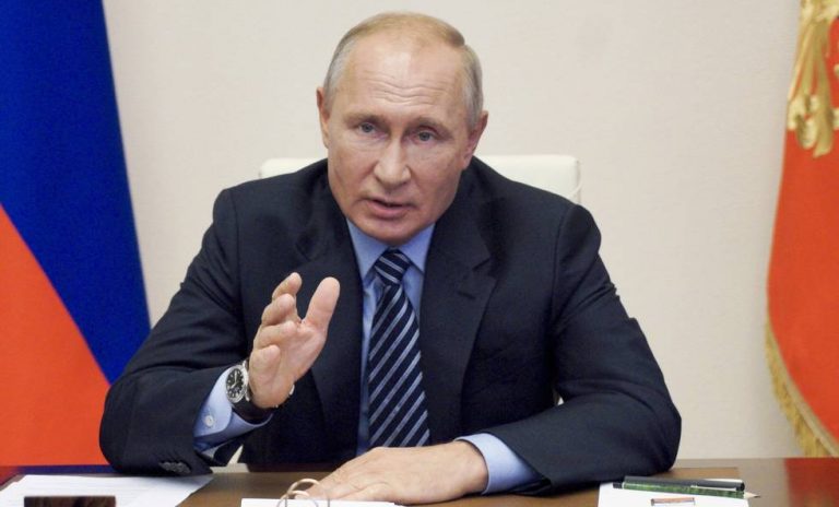 Rusia: Putin ordena vacunación a gran escala