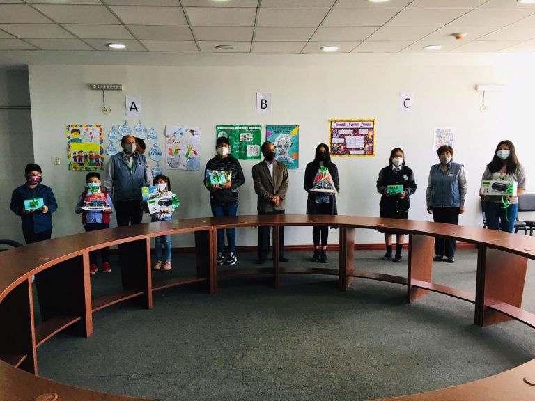 Arequipa: Premian a ganadores de concurso de afiches y mensajes “Conociendo nuestros derechos” en Socabaya