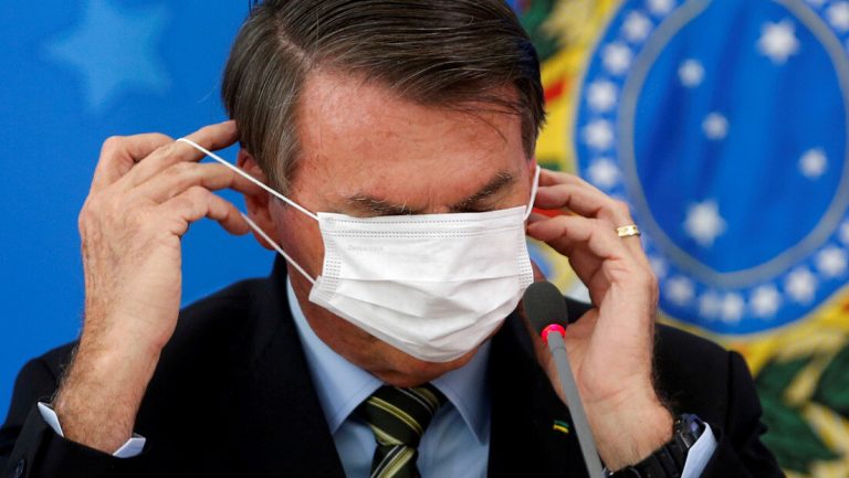 Bolsonaro: “Quien tenga algún efecto secundario no me lo cargará”