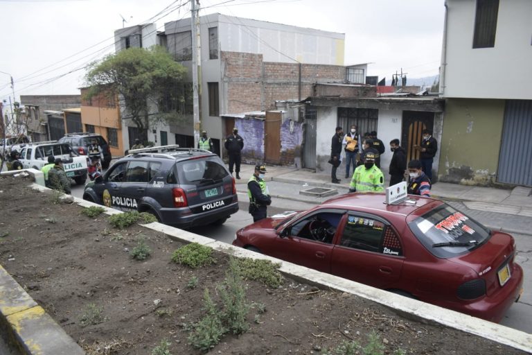 #Arequipa | Detienen a 3 sujetos en pleno robo de vivienda en Ciudad Blanca