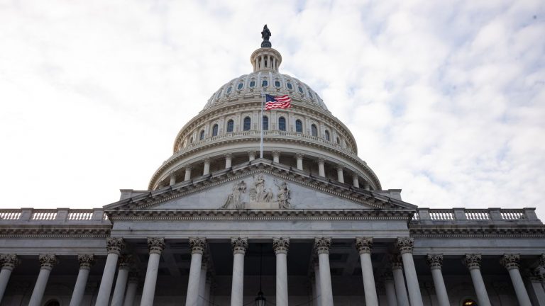 EE.UU.: Congreso aprueba un rescate económico de 900 millones