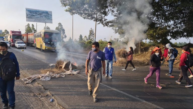 Protestas de trabajadores agrarios llegan a su tercer día con bloqueos en Ica