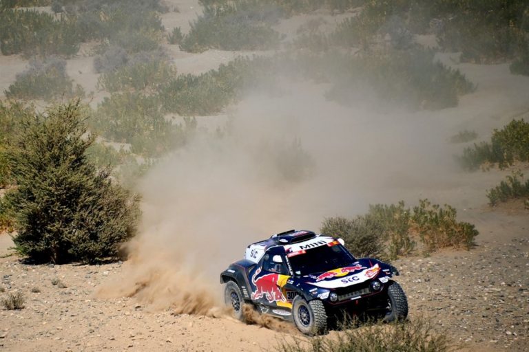 Rally Dakar: Carlos Sainz gana la primera etapa y lidera la general