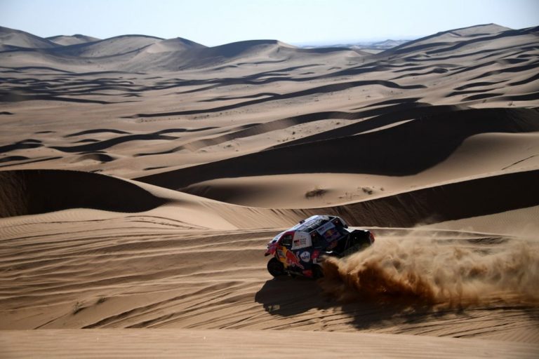 Rally Dakar: Al Attiyah gana la tercera etapa de autos, Sainz pierde tiempo