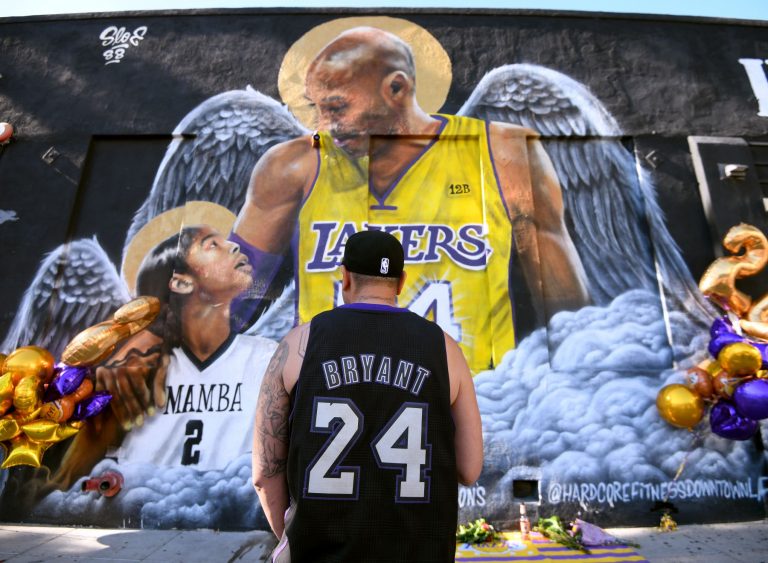 A un año de su trágica muerte, fanáticos del baloncesto recuerdan a Kobe Bryant