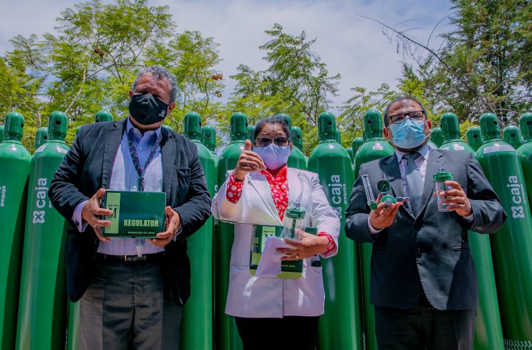 Arequipa: Donan 140 balones de oxígeno a hospitales Goyeneche y Carlos Seguín Escobedo