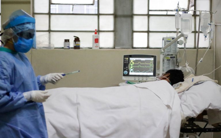 Arequipa: 12 pacientes esperan por una cama UCI en el hospital Honorio Delgado