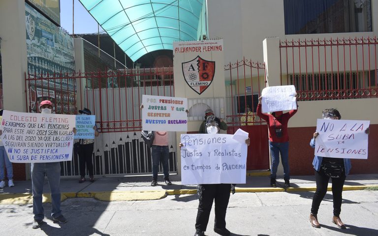 Arequipa: Padres de familia protestan por la suba de pensión del colegio Alexander Fleming