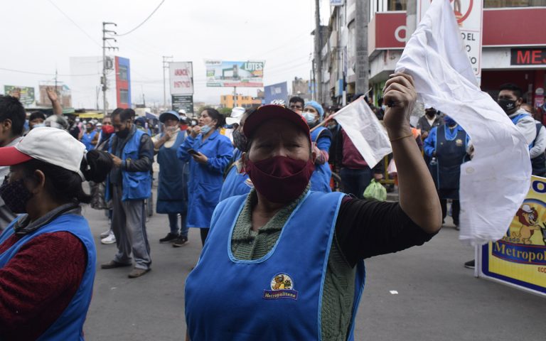 Arequipa: comerciantes protestan por el cierre de vía en la plataforma Andrés Avelino Cáceres