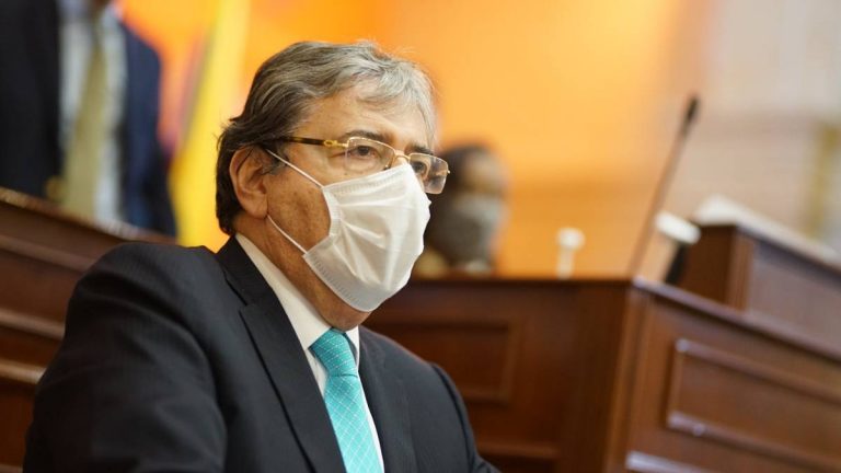 Colombia: Ministro de Defensa Carlos Holmes muere de coronavirus