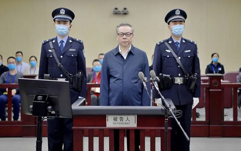 Exbanquero es condenado a muerte por el mayor caso de corrupción financiera en China