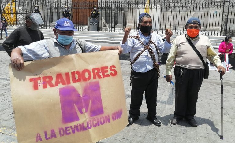 Arequipa: Protestan para exigir la devolución de aportes a la ONP