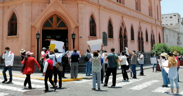 Arequipa: Padres del colegio San Jerónimo exigen que se baje el cobro de pensiones