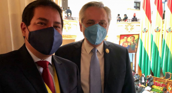 Ecuador: Candidato Arauz asegura apoyo de Argentina para conseguir vacunas
