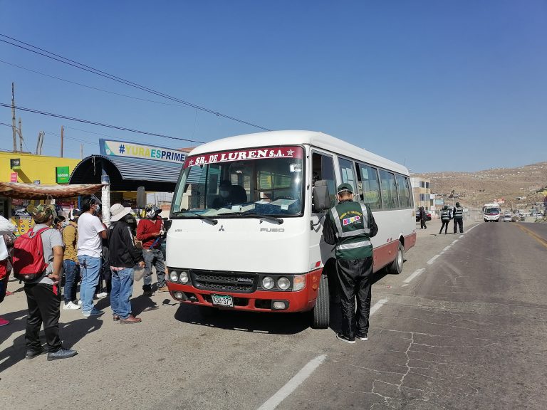 Arequipa: Operativo en combis de Yura genera cientos de pasajeros varados