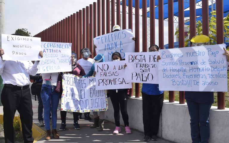 Arequipa: Profesionales de salud protestan por falta de pagos