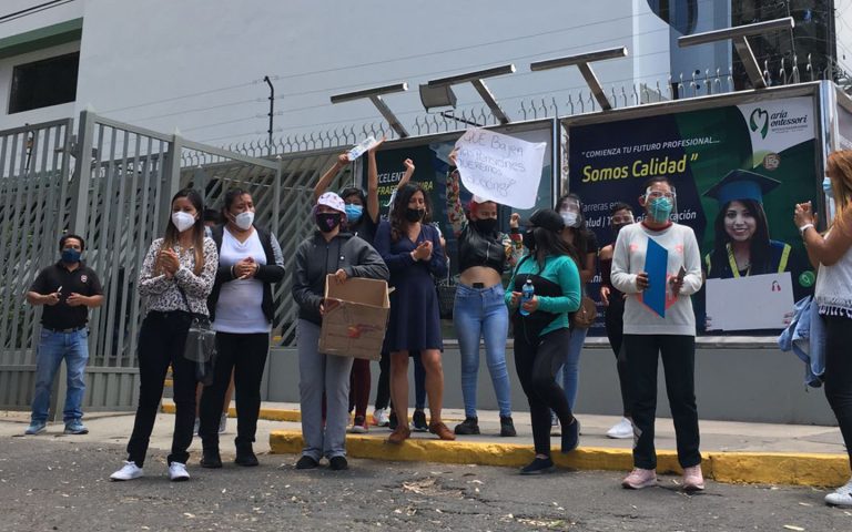 Arequipa: Estudiantes del Montessori protestan por el alza de pensiones