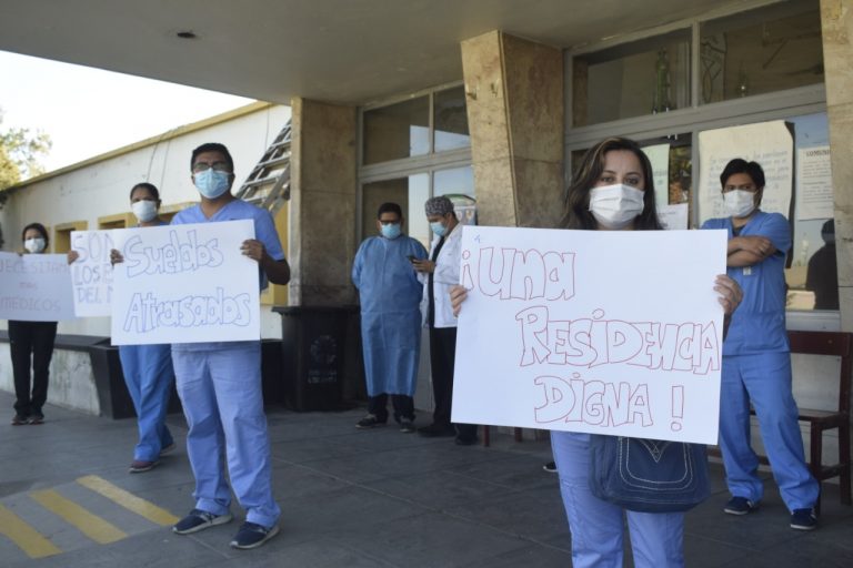 Médicos residentes del Hospital Honorio Delgado exigen EPP’s