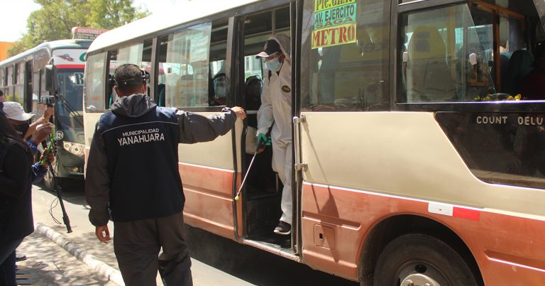 Arequipa: Desinfectan combis y revisan el uso de protector facial en la Av. Ejército