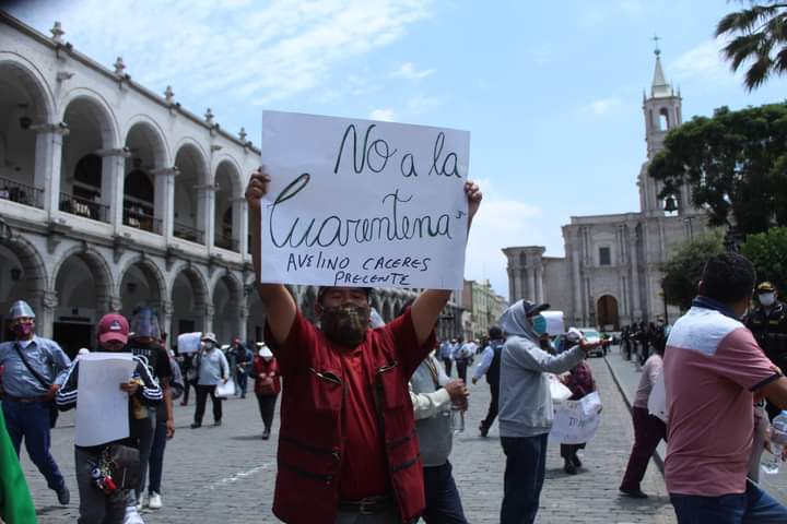 Ciudadanos salieron a protestar en contra de la cuarentena que inicia el lunes 15 en Arequipa