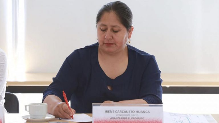 Congresista de Puno fue llevada de emergencia a Lima tras complicarse su salud por el COVID-19