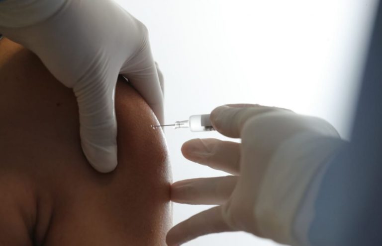 Hoy llega el primer lote de vacunas contra la covid-19 al Perú
