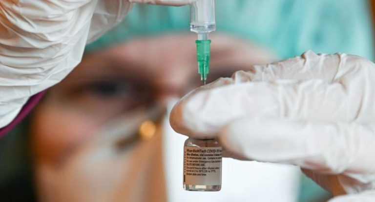 Minsa anuncia que Pfizer entregará más de 1 millón de vacunas para marzo y abril